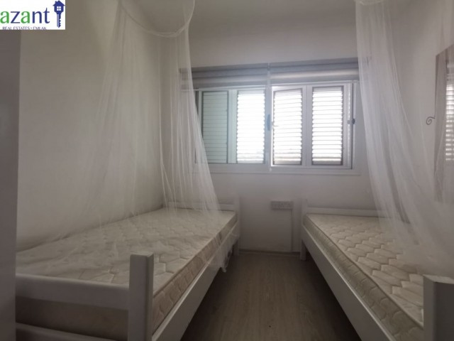 Sadrazamköy'de 3 Yatak Odalı Villa