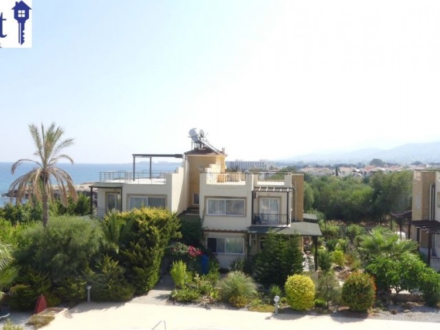 APARTMENT WITH A PRIVATE ROOF TERRACE AND COMMUNAL POOL ON A POPULAR SITE IN LAPTA.