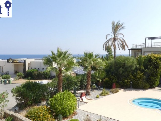 APARTMENT WITH A PRIVATE ROOF TERRACE AND COMMUNAL POOL ON A POPULAR SITE IN LAPTA.