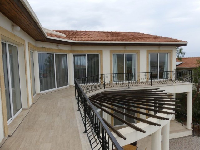 FOUR BEDROOM VILLA WITH POOL IN EDREMIT