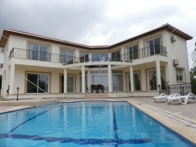 FOUR BEDROOM VILLA WITH POOL IN EDREMIT