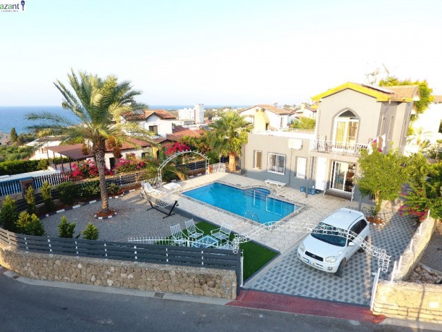 4 Bedroom Villa with Private Pool in Karsiyaka