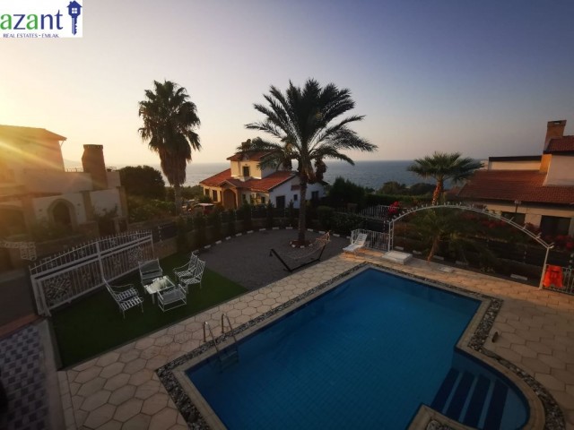 4 Bedroom Villa with Private Pool in Karsiyaka