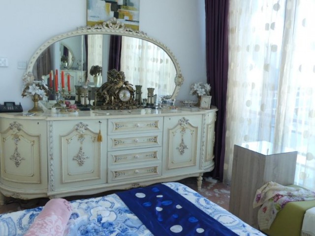 TO RENT, LUXURY, THIRD FLOOR, 2 BEDROOM APARTMENT, IN THE CENTRE OF KYRENIA.