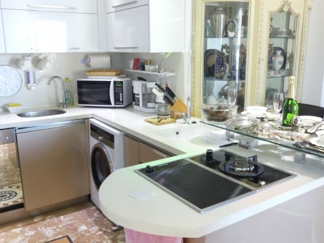 TO RENT, LUXURY, THIRD FLOOR, 2 BEDROOM APARTMENT, IN THE CENTRE OF KYRENIA.