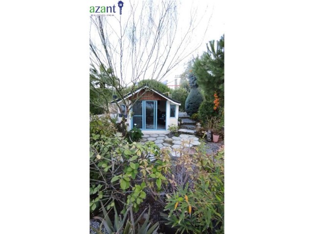 BUNGALOW MIT 2 SCHLAFZIMMERN MIT GARTEN IN ALSANCAK ** 