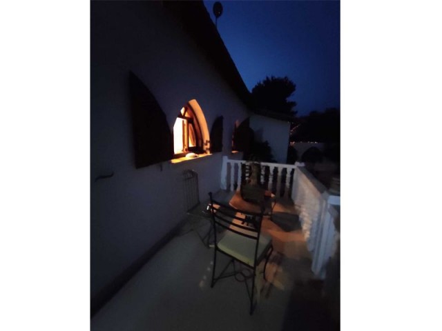 BUNGALOW MIT 2 SCHLAFZIMMERN MIT GARTEN IN ALSANCAK ** 