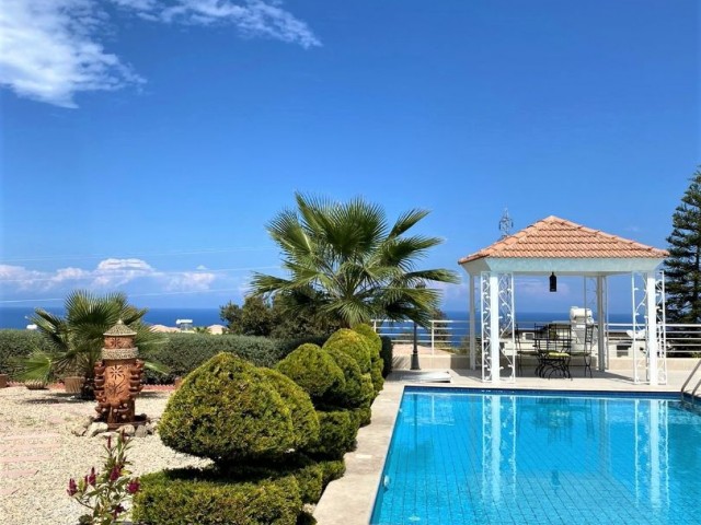 4 BEDROOM LUXURY VILLA IN BELLAPAIS 