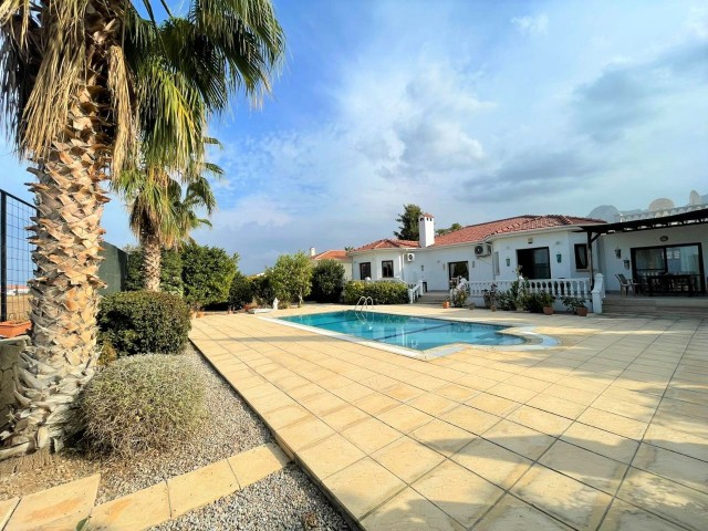 WUNDERSCHÖNER BUNGALOW MIT PRIVATEM POOL IN CHATALKÖY ** 