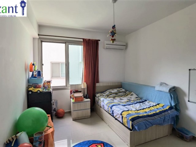 MODERNE WOHNUNG MIT 3 SCHLAFZIMMERN IN KYRENIA ** 