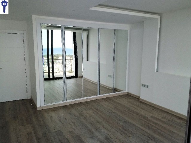 GİRNE'YE BAKAN EN YÜKSEK BİNADA LÜKS PENTHOUSE