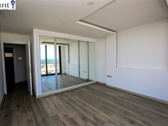 LUXUS-PENTHOUSE IM HÖCHSTEN GEBÄUDE MIT BLICK AUF KYRENIA ** 