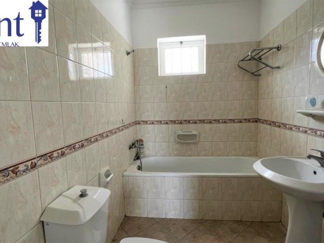 3-ZIMMER-VILLA MIT POOL IN ALSANCAK ** 