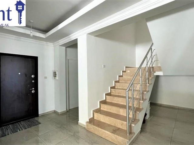 4-ZIMMER-DOPPELVILLA IN ALSANCAK ** 