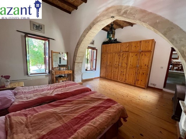 4 BEDROOM STONE VILLA IN LAPTA