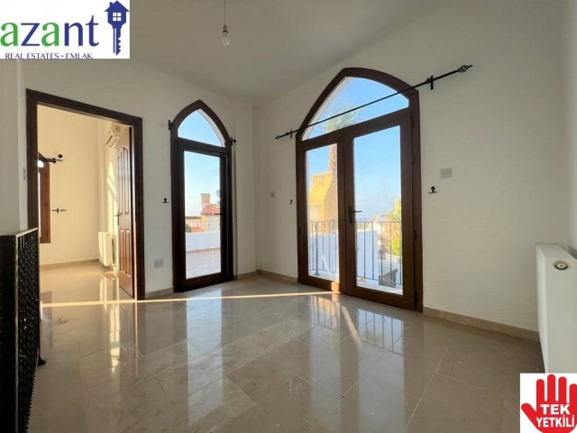 3-ZIMMER-VILLA MIT HERRLICHER AUSSICHT IN KARSIYAKA ** 