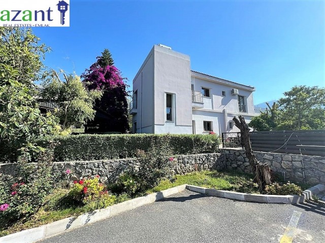 DETACHED HOUSE WITH 2 APARTMENTS AND PRIVATE GARDEN