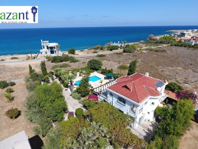 MAGNIFICENT 4+2 VILLA IN  KARŞIYAKA 50M FROM SEA