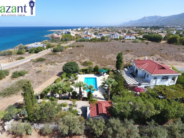 MAGNIFICENT 4+2 VILLA IN  KARŞIYAKA 50M FROM SEA