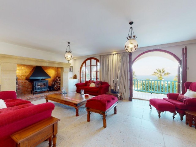 Villa With Spectacular  Sea and Mountain Views  in Lapta