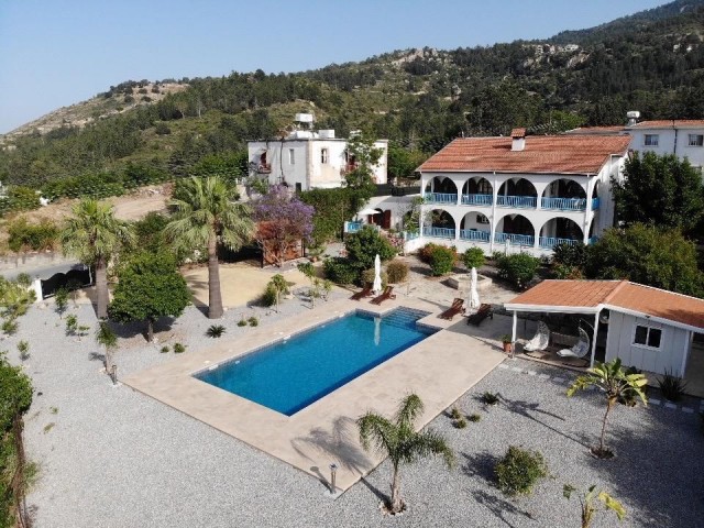 Villa With Spectacular  Sea and Mountain Views  in Lapta