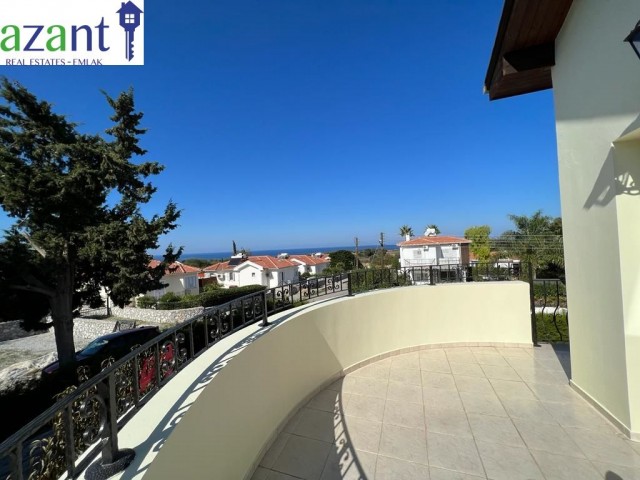 VILLA MIT 3+1 SCHLAFZIMMERN UND POOL IN KARŞIYAKA