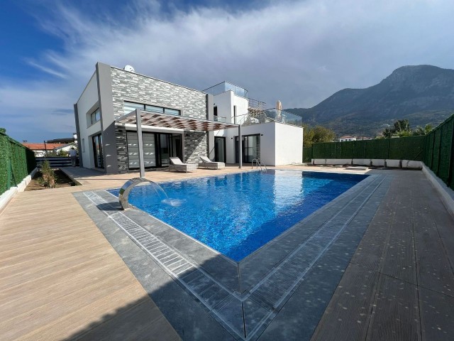 LUXURY  3 BEDROOM  VILLA WİTH PRİVATE POOL 