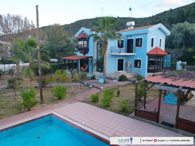 PRÄCHTIGE 3 SCHLAFZIMMER-VILLA MIT POOL IN ALSANCAK ** 