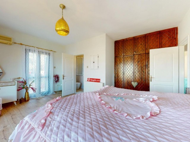 PRÄCHTIGE 3 SCHLAFZIMMER-VILLA MIT POOL IN ALSANCAK ** 