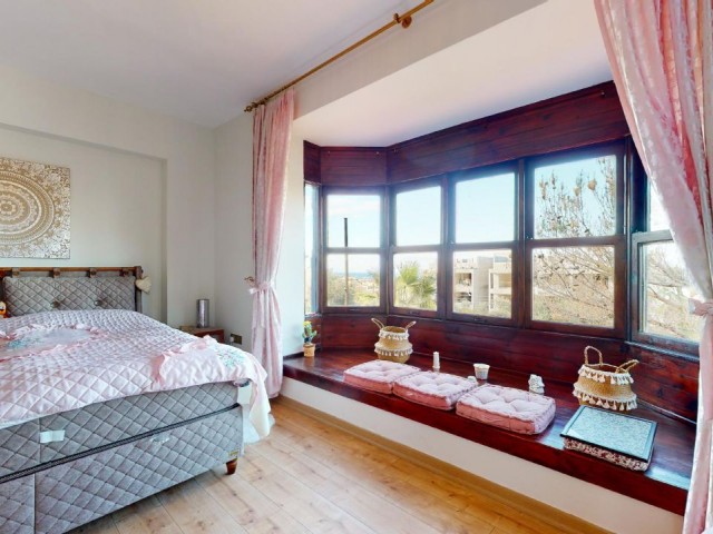 PRÄCHTIGE 3 SCHLAFZIMMER-VILLA MIT POOL IN ALSANCAK ** 