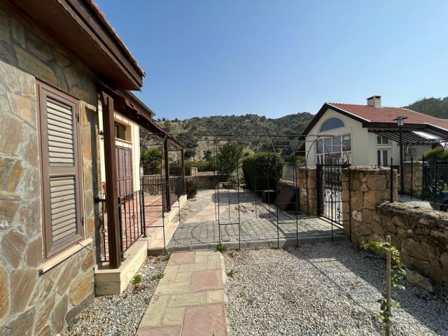 KARŞIYAKA'DA 2+1 BUNGALOW