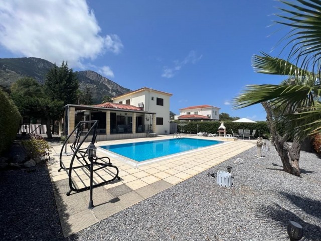 4+1 PERFEKTE VILLA MIT PRIVATEM POOL