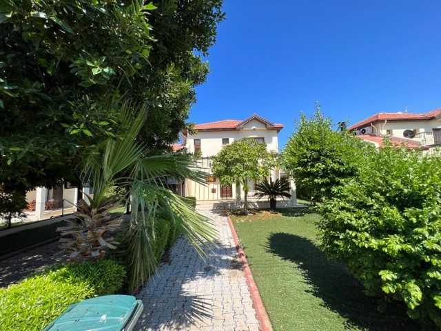 VILLA MIT 3 SCHLAFZIMMERN ZU VERMIETEN IN ALSANCAK