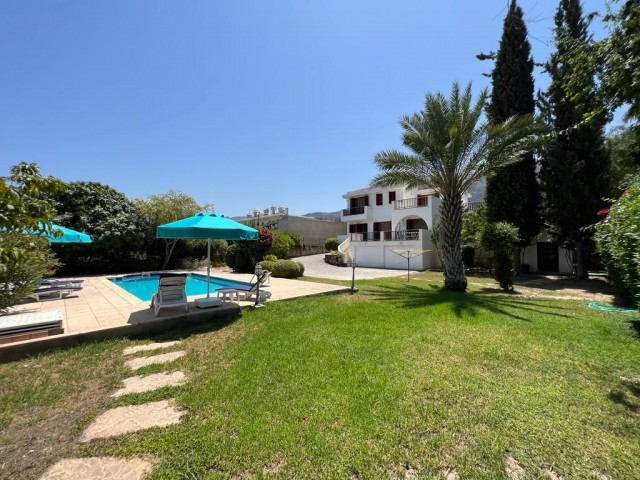 VILLA MIT 3 SCHLAFZIMMERN UND PRIVATEM POOL IN LAPTA