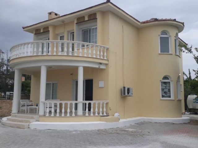 Beautiful 4+1  villa in Karşıyaka