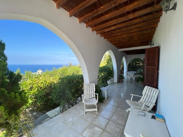 Exquisite Traditional Villa With Private Pool And Uninterrupted Views