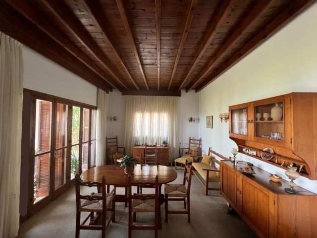 Exquisite Traditional Villa With Private Pool And Uninterrupted Views