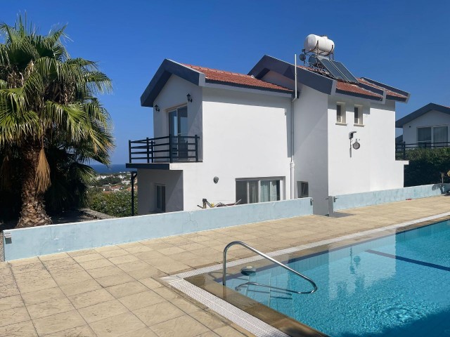 Schöne 3+1 Villa mit privatem Pool