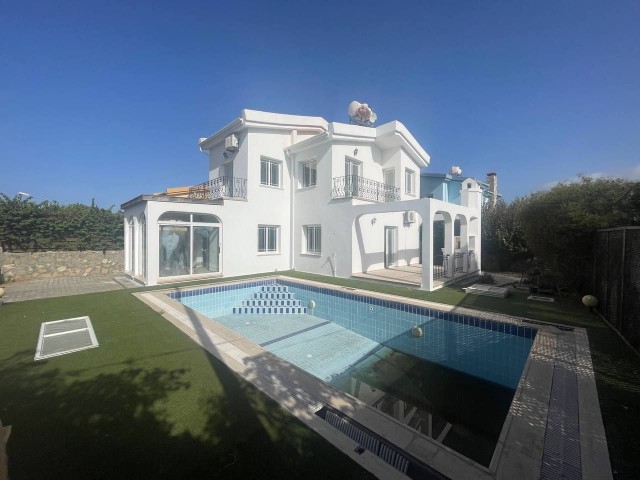 Villa mit 3 Schlafzimmern und privatem Pool in ruhiger Lage