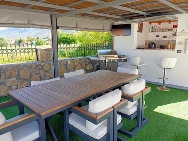 BEAUTİFUL  3+1  BUNGALOW İN KARŞIYAKA