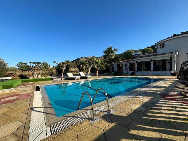 Atemberaubender Bungalow mit 4 Schlafzimmern und perfekter Aussicht