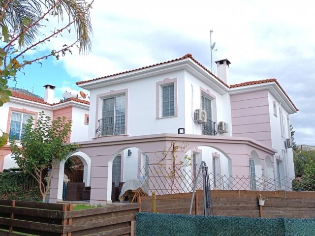 Villa mit 3 Schlafzimmern am Bosporus