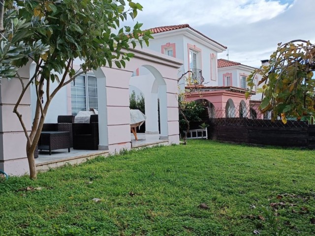 Villa mit 3 Schlafzimmern am Bosporus