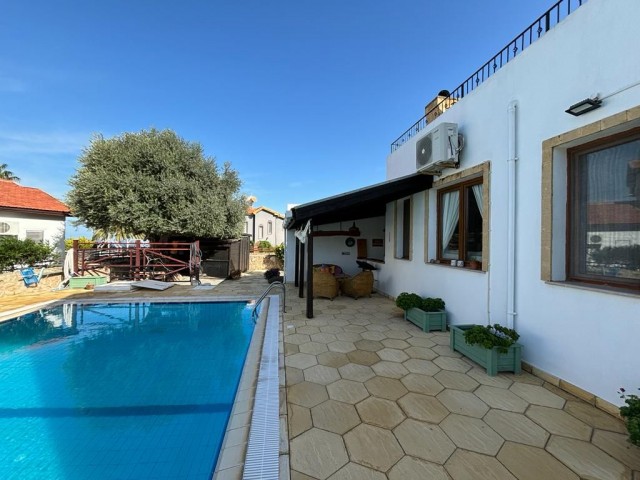 Charmante Villa mit 3 Schlafzimmern und atemberaubendem Pool