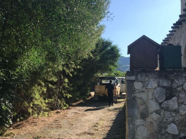 STEINHAUS MIT 3 SCHLAFZIMMERN UND GROSSEM GRUNDSTÜCK