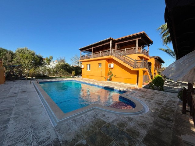 3+1 Villa mit privatem Pool