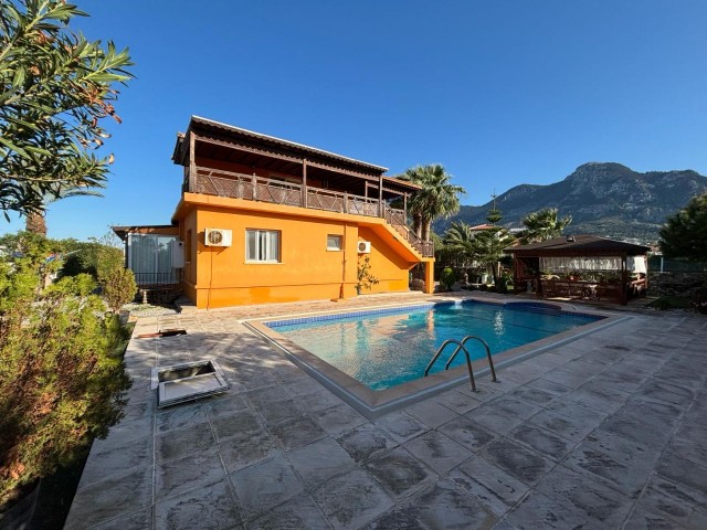 3+1 Villa mit privatem Pool