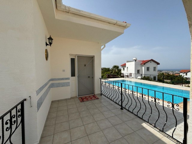 Wunderschöner 3-Bett-Bungalow mit privatem Pool