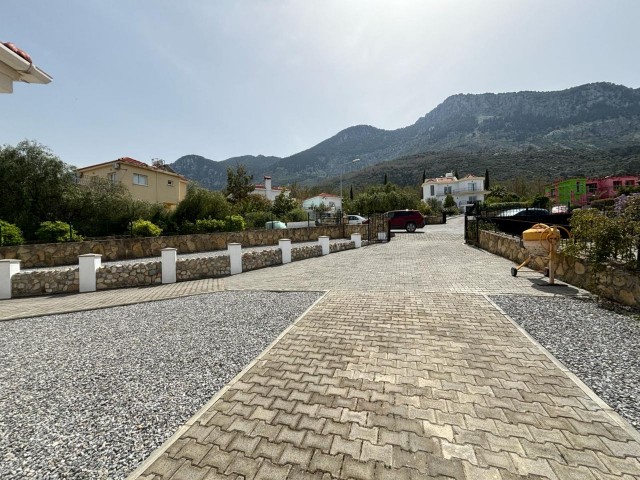 Wunderschöner 3-Bett-Bungalow mit privatem Pool