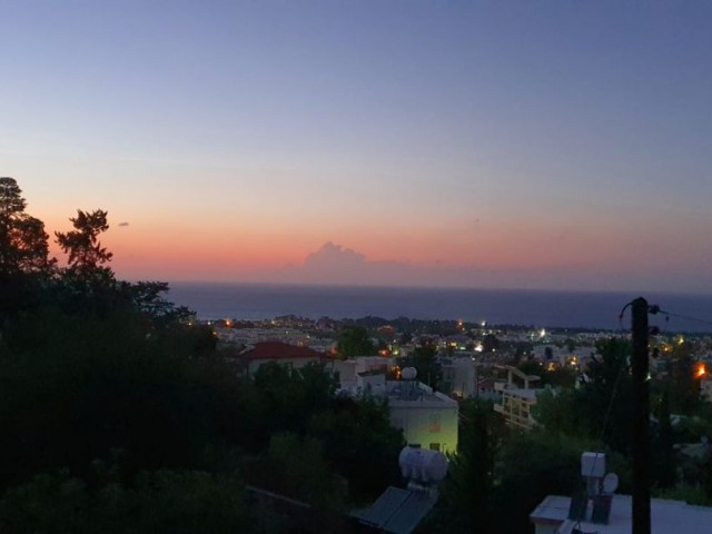 FREISTEHENDES HAUS MIT 3 SCHLAFZIMMERN ZU VERMIETEN IN ALSANCAK